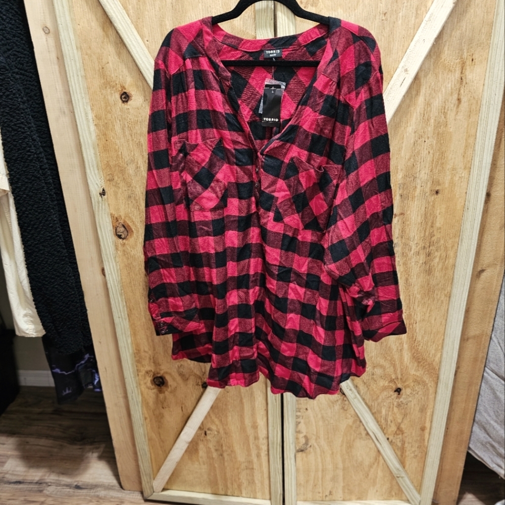 NWT Torrid Size 5 long sleeve plaid shirt